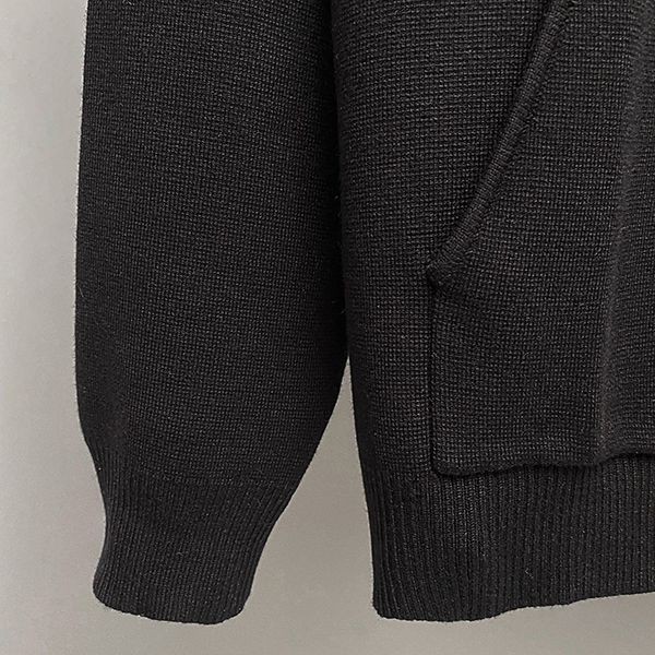 クロムハーツ 偽物 ニット ジップ フーディ ロゴ刺繡 Kuj20408